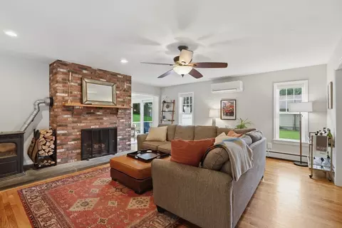 28 Modoc St, Worcester, MA 01604 photo 5