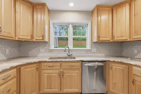 28 Modoc St, Worcester, MA 01604 photo 12