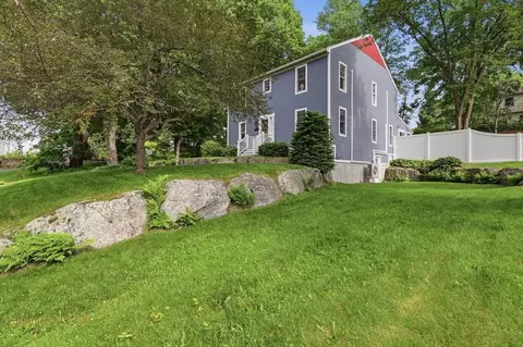 28 Modoc St, Worcester, MA 01604 photo 3