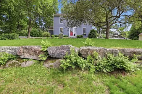 28 Modoc St, Worcester, MA 01604 photo 2
