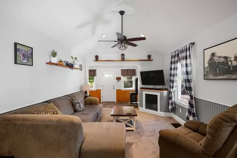 55 Winthrop Ave, Beverly, MA 01915 photo 2