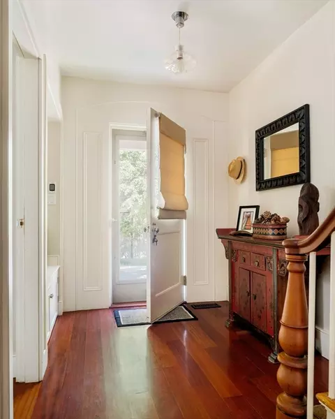 Entry Way - 2 Maple Pl, Jamaica Plain, MA 02130 photo 4 of 4