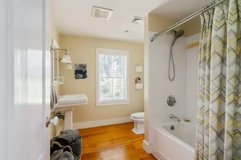 Bath - 2 Maple Pl, Jamaica Plain, MA 02130 photo 2 of 4