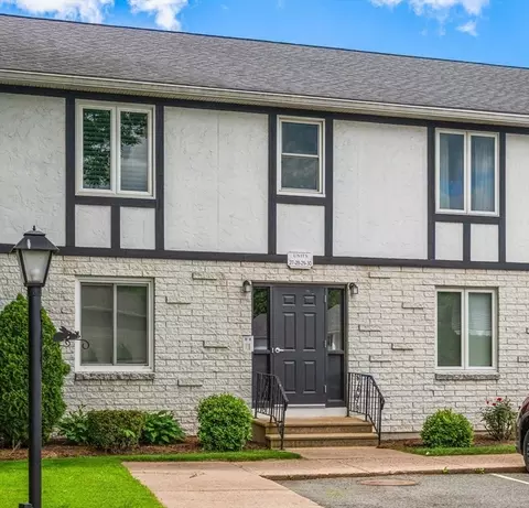200 Lanbert Ter #30, Chicopee, MA 01020