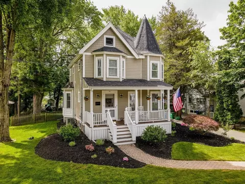 Exterior - 84 King St, Reading, MA 01867 photo 2 of 7