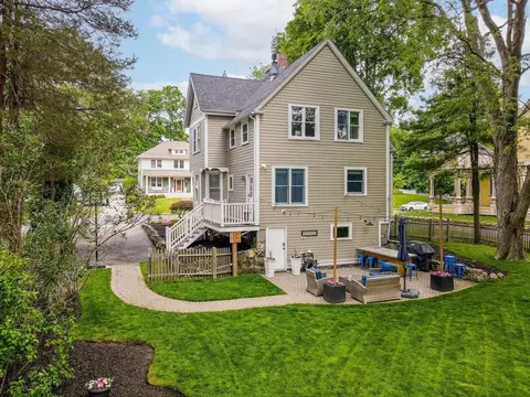 Exterior - 84 King St, Reading, MA 01867 photo 4 of 7