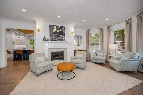 Living - 84 King St, Reading, MA 01867 photo 2 of 4