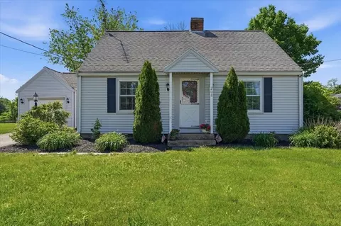 208 W Center St, West Bridgewater, MA 02379