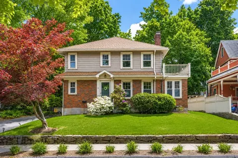 72 Clyde St #1, Newton, MA 02460