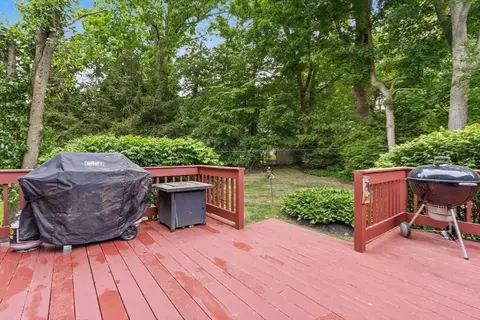 Exterior - 145 Meadowbrook Rd, Needham, MA 02492 photo 6 of 8
