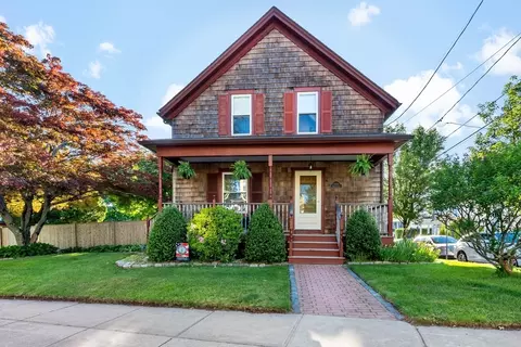 1984 Robeson St, Fall River, MA 02720