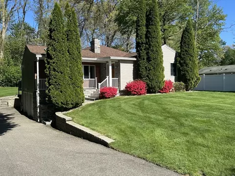 17 Pioneer Dr, Longmeadow, MA 01106