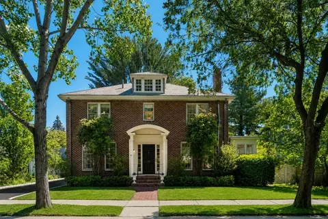 61 Larchwood Dr, Cambridge, MA 02138