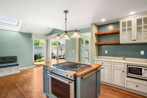 Kitchen - 22 Floret Cir #22, Hingham, MA 02043 photo 5 of 8