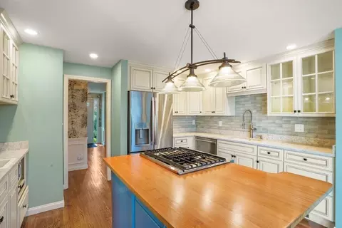 Kitchen - 22 Floret Cir #22, Hingham, MA 02043 photo 2 of 8