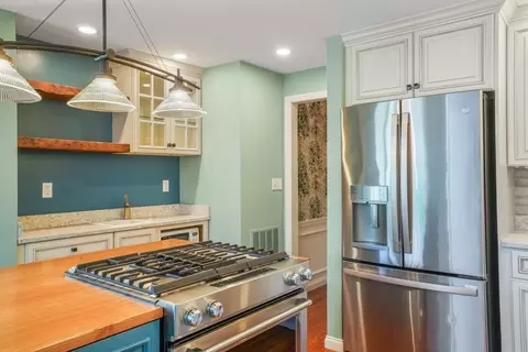 Kitchen - 22 Floret Cir #22, Hingham, MA 02043 photo 8 of 8