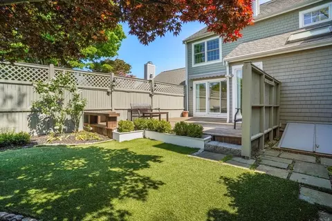 Exterior - 22 Floret Cir #22, Hingham, MA 02043 photo 6 of 9