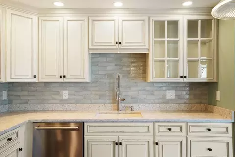 Kitchen - 22 Floret Cir #22, Hingham, MA 02043 photo 4 of 8