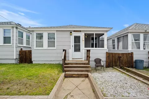 14 Vermont St #B, Salisbury, MA 01952
