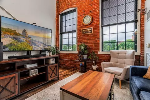 48 Water St #405, Worcester, MA 01604