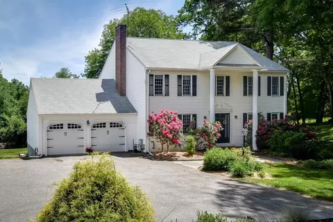 92 Flanagan Dr, Framingham, MA 01701