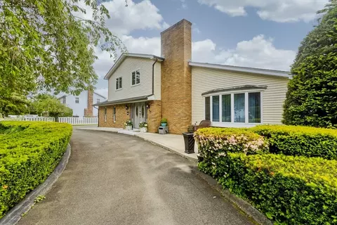77 Glendale Rd, Agawam, MA 01001
