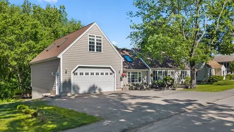 123 Indian Hill Rd, Worcester, MA 01606
