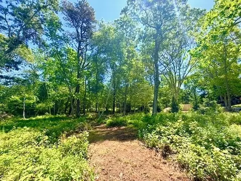 52 Heath Hen Ln, Tisbury, MA 02568
