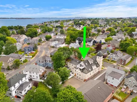 143 Burrill St #102, Swampscott, MA 01907