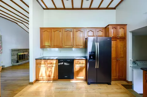 Kitchen - 371 Gardner St, Hingham, MA 02043 photo 3 of 3