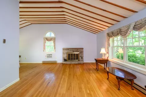 Living - 371 Gardner St, Hingham, MA 02043 photo 1 of 4
