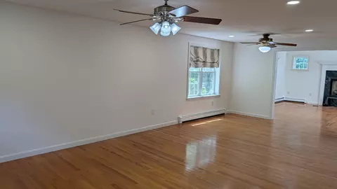 Living - 700 Main St, Wareham, MA 02571 photo 8 of 10