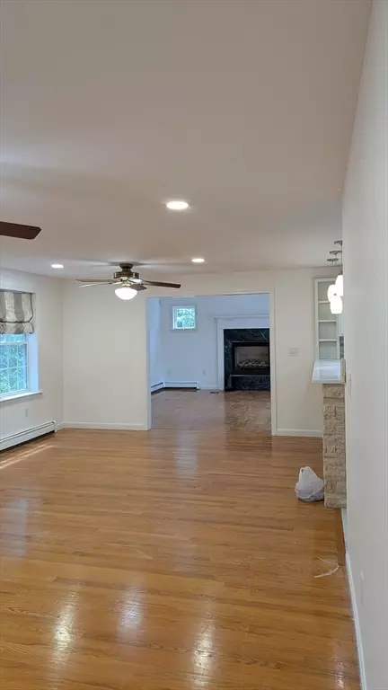 Living - 700 Main St, Wareham, MA 02571 photo 9 of 10