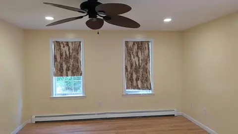 Living - 700 Main St, Wareham, MA 02571 photo 10 of 10