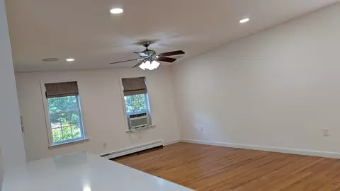 Living - 700 Main St, Wareham, MA 02571 photo 6 of 10