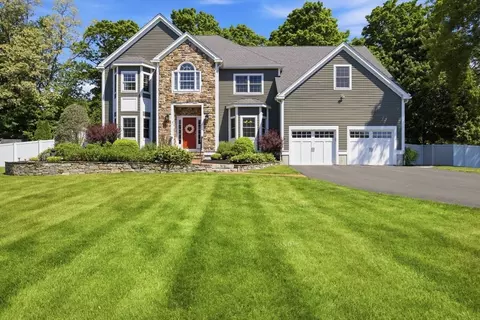 3 Crossman Ln, Danvers, MA 01923 photo 2