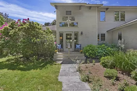 18 Puritan Dr, Oak Bluffs, MA 02557
