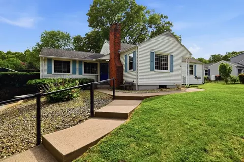 79 Spencer St, Agawam, MA 01001