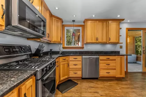36 Carl Rd, Raynham, MA 02767 photo 8
