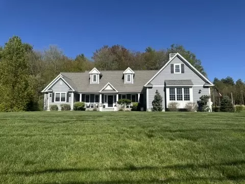 61 Oak St, Douglas, MA 01516
