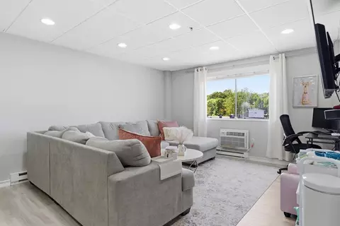 64 Foster St #305, Peabody, MA 01960