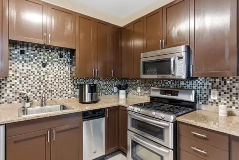 4 Harvest Dr #201, North Andover, MA 01845