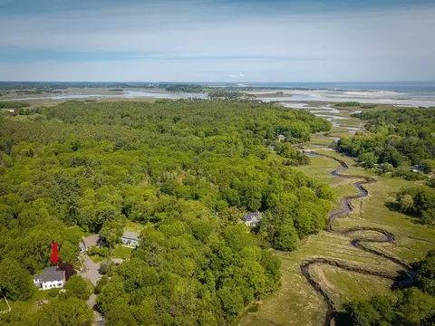 4 Great Ledge Ln, Gloucester, MA 01930