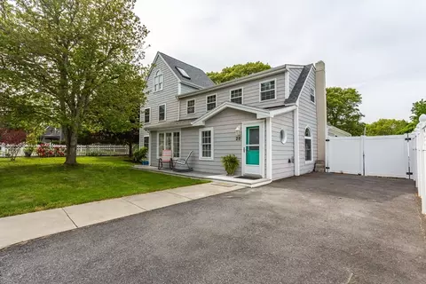 28 Winona Ave, Fairhaven, MA 02719