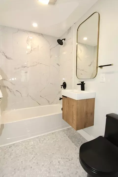 Bath - 7 Albemarle St, Worcester, MA 01605 photo 2 of 3