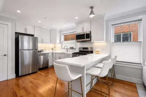 652 Hyde Park Ave #2R, Boston, MA 02131