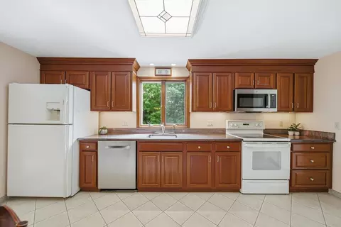 12 Thomas Cir, Stoneham, MA 02180 photo 12