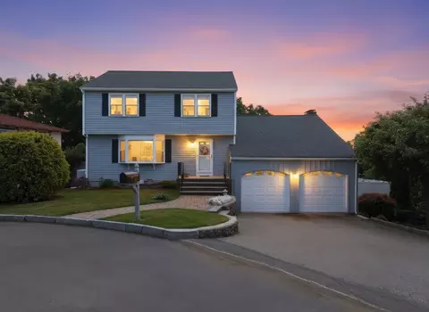 12 Thomas Cir, Stoneham, MA 02180