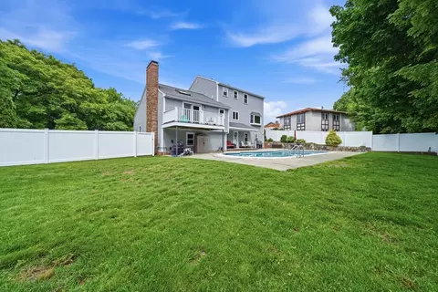 12 Thomas Cir, Stoneham, MA 02180 photo 3