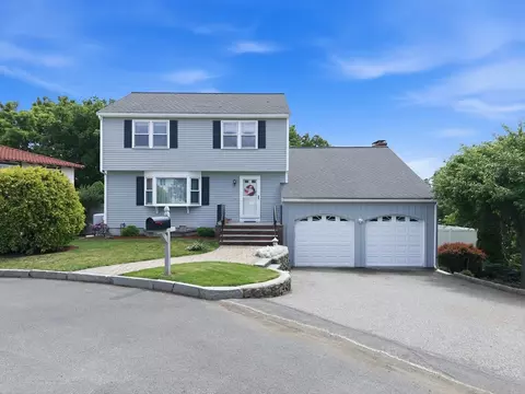 12 Thomas Cir, Stoneham, MA 02180 photo 2